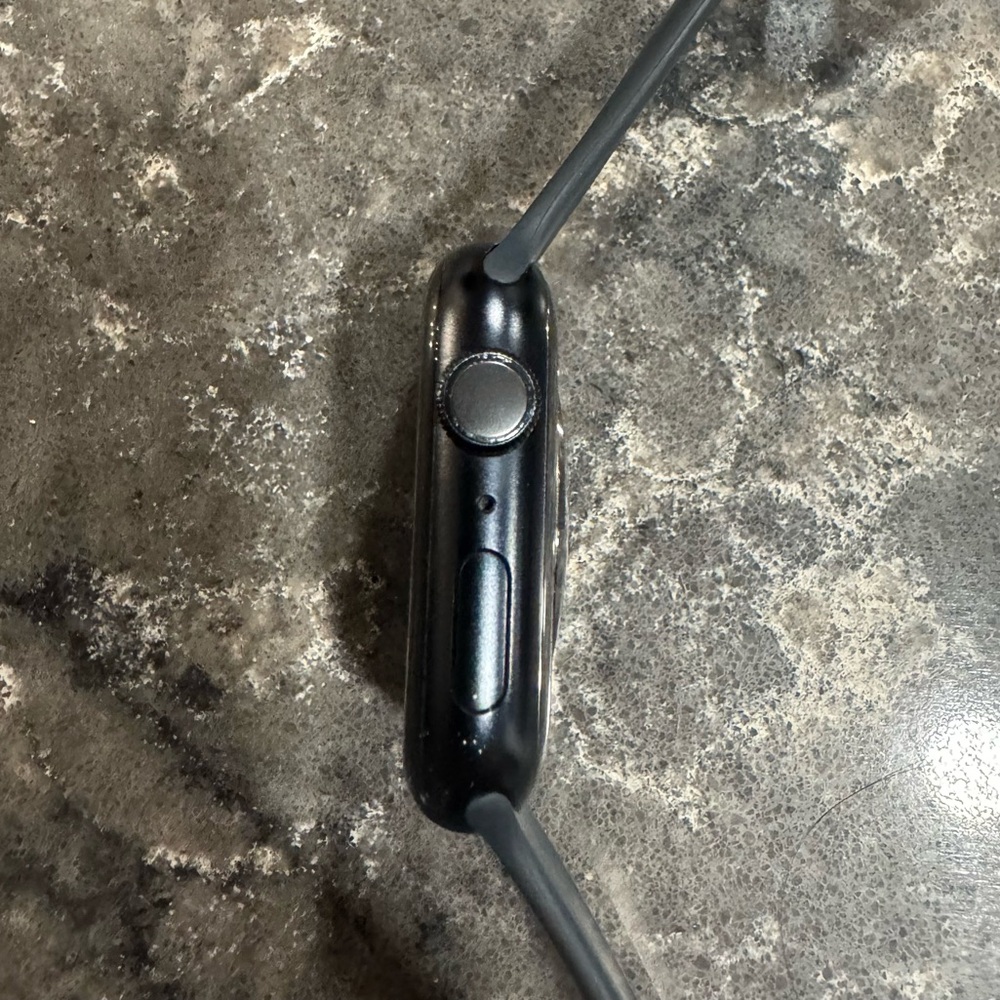 Apple Watch Series 8 (GPS) 45mm Aluminum
Case with Midnight Sport Band - S/M - Picture 6 of 11